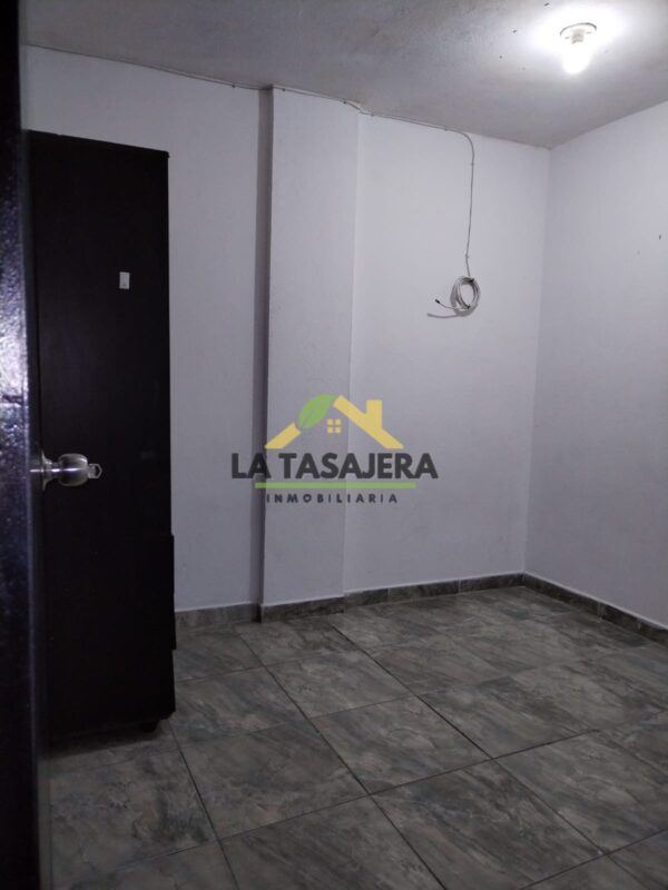 Apartamento Interior de dos habitaciones en el Barrio Obrero código-2171 - Imagen 2