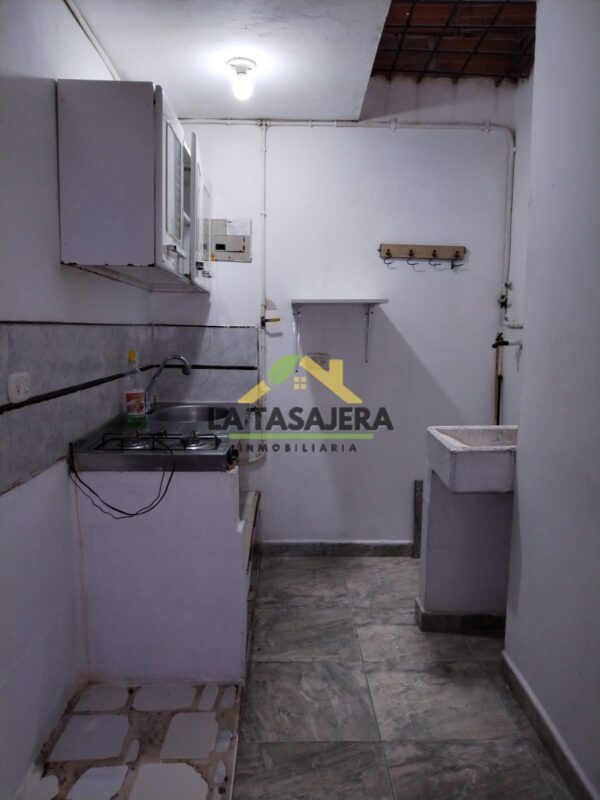 Apartamento Interior de dos habitaciones en el Barrio Obrero código-2171 - Imagen 3